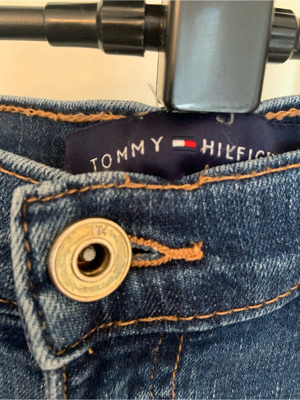 Tommy Hilfiger Dark Blue Denim Roll-Cuff Women's Shorts-women’s size 6 - Picture 2 of 4